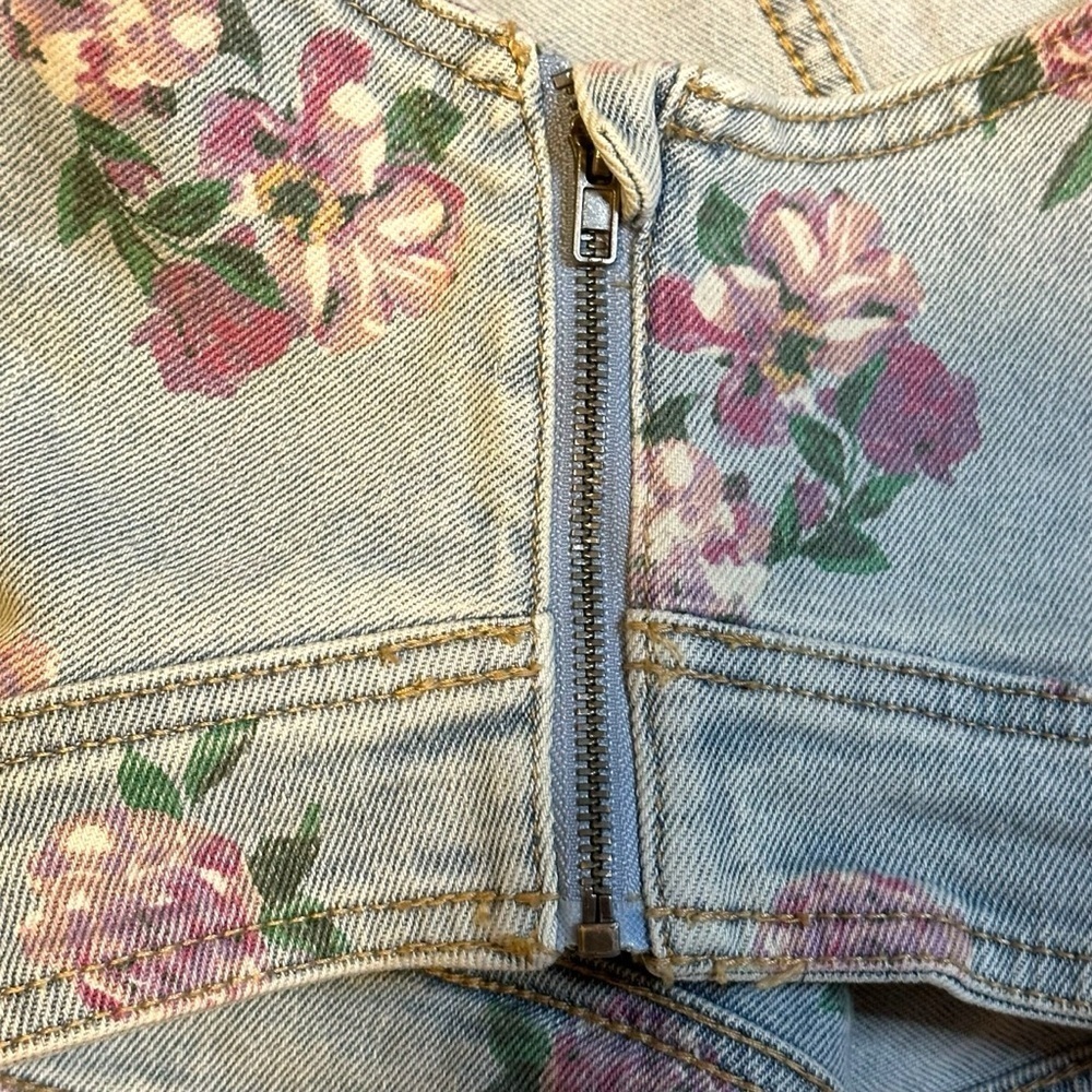 ๐ Wild Fable Denim Light-wash Floral Crop Top - Picture 7 of 9